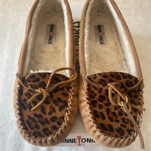 Minnetonka Junior Trapper Animal Print Cinnamon Color Moccasin Slipper Size 10